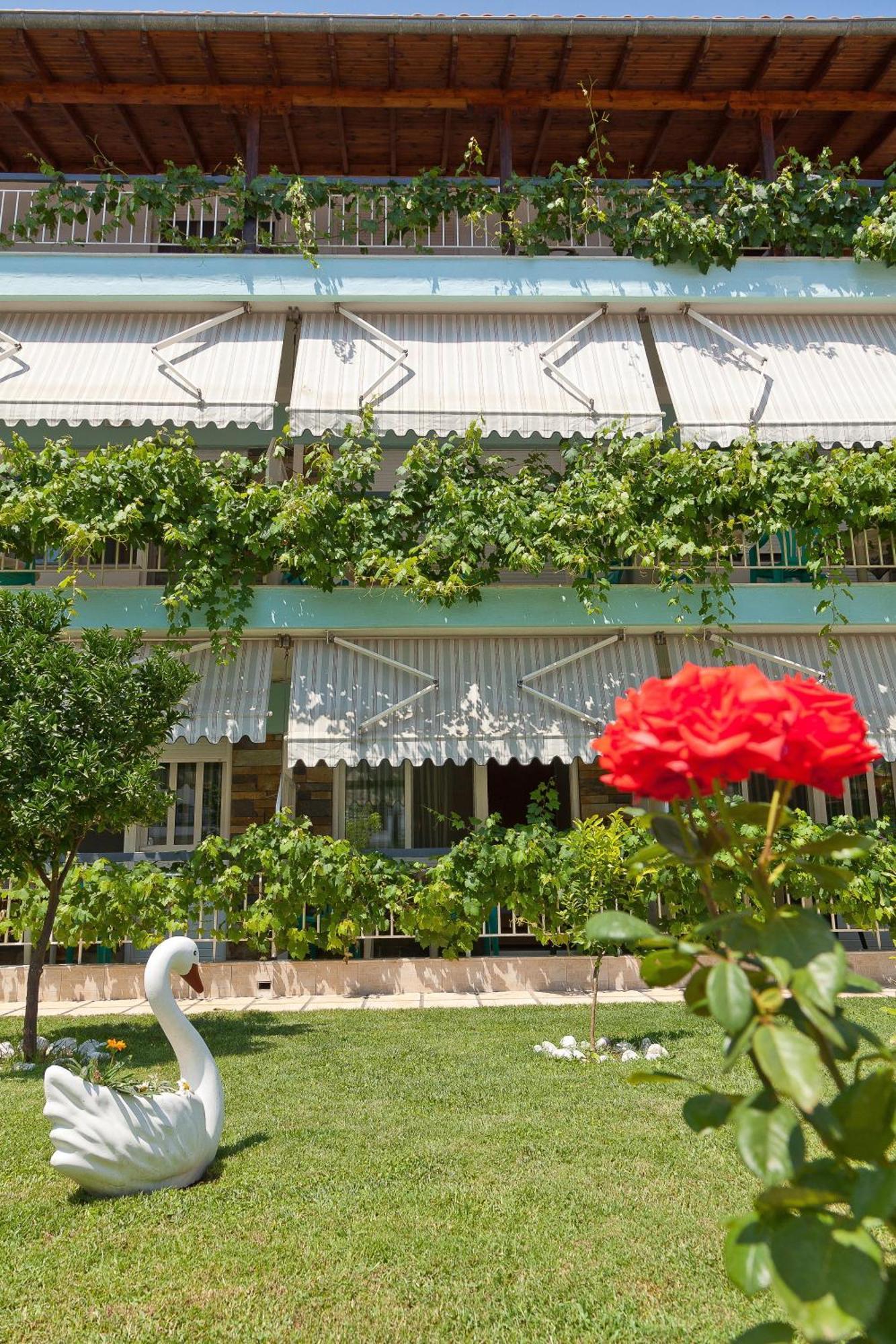 Artemis Apartments Paralia Dionysiou Exterior foto