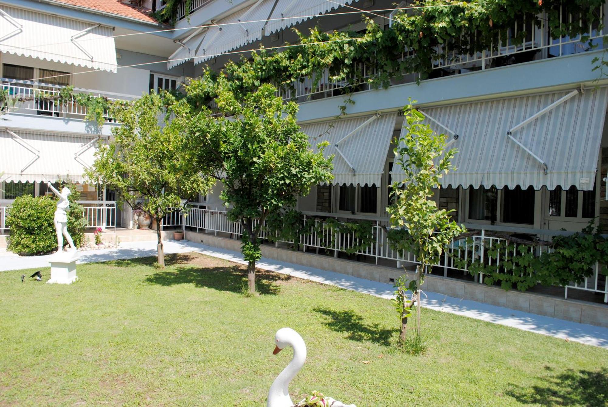 Artemis Apartments Paralia Dionysiou Exterior foto
